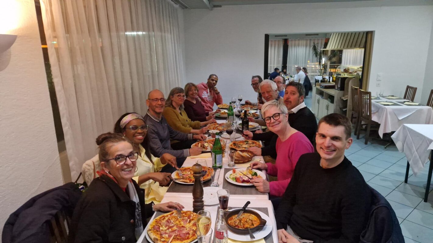 Photo du souper du PSIG et du POP de Prilly au Florissant, pour fêter l'élection d'Ariane Zwahlen.