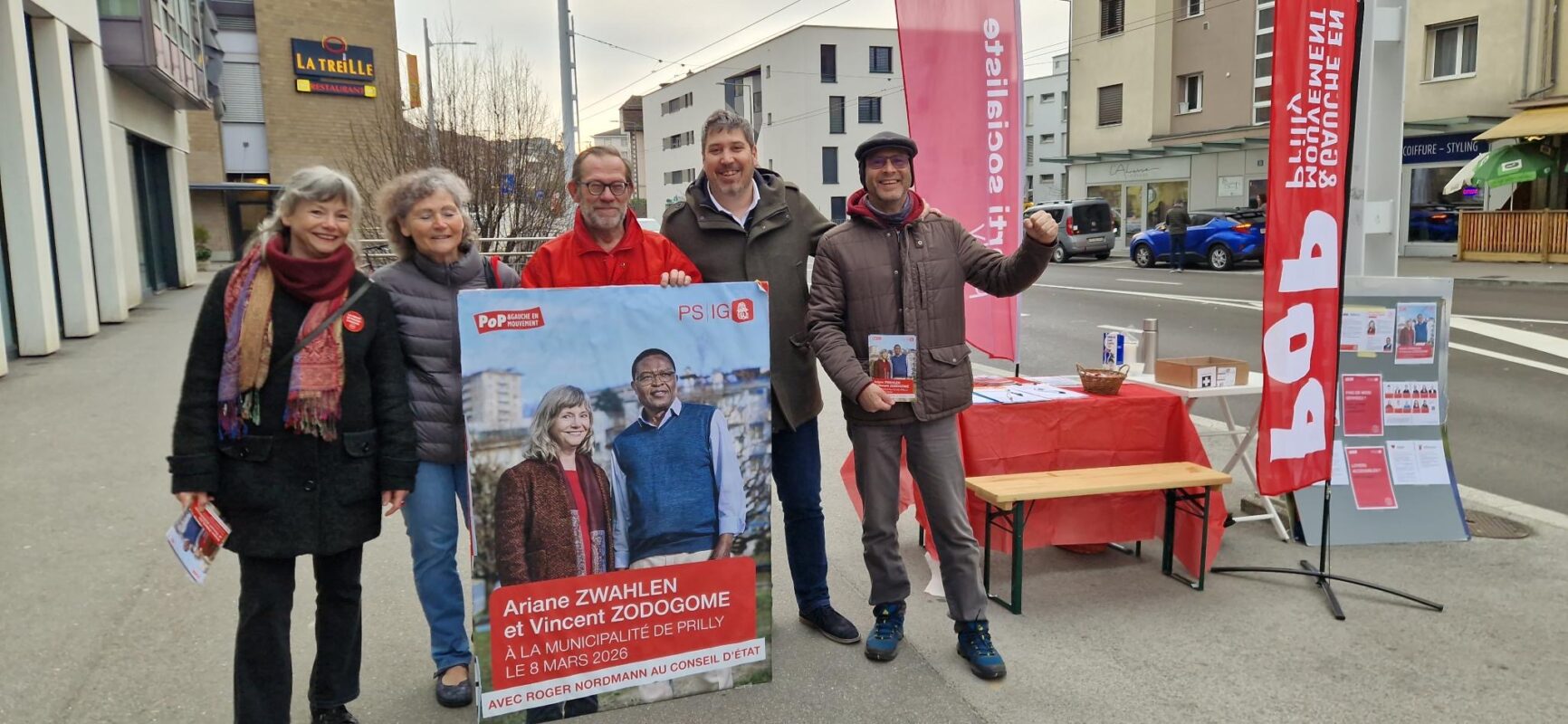 Photo de groupe du stand du 28 février 2026 à Prilly-Centre, Avec, de gauche à droite: Ariane Zwahlen, Patrizia Clivaz-Luchez, Karl Raschle, Olivier Pilet, Ruben Segovia,